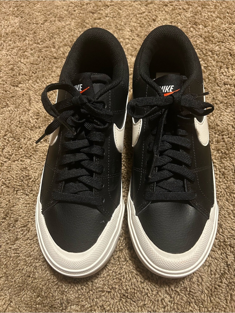 Nike Women’s Black/White Casual Sneakers